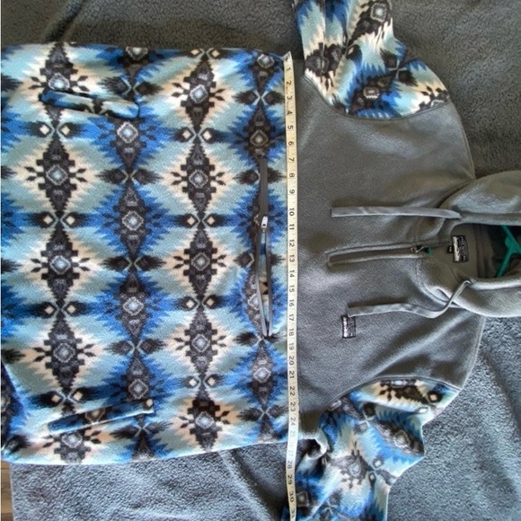 Free Nature 1/4 zip pullover - Picture 2 of 5